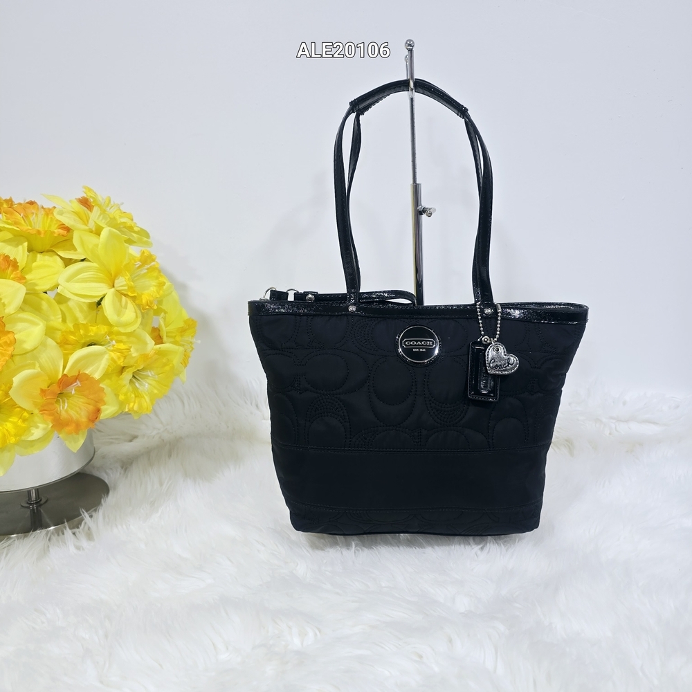 Coach Women's Black Tote Bag Like New.